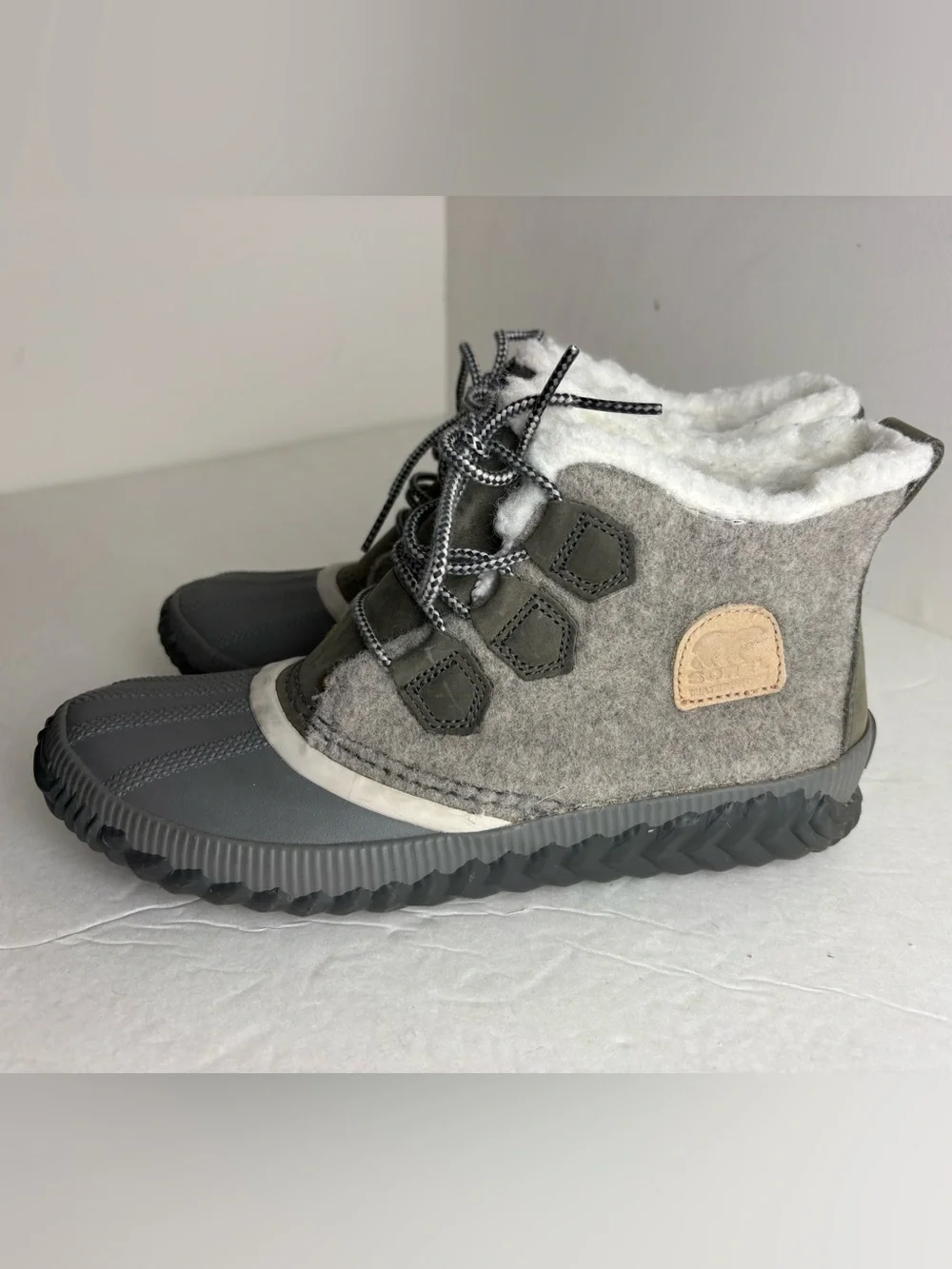 Sorel Gray Out 'N About Plus Felt Boots Lace Up Duck Boot Style Women's Size 9